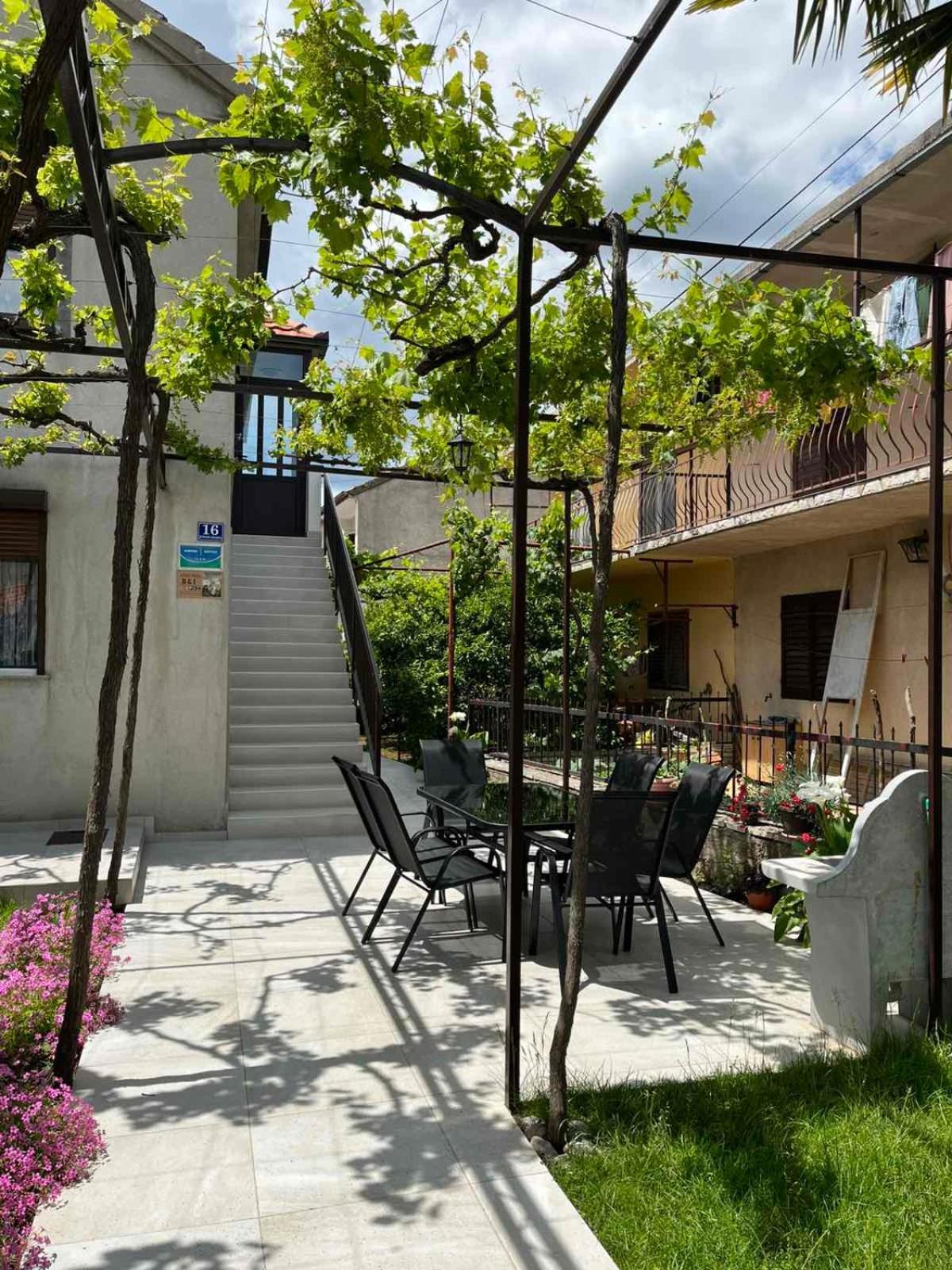 B&i Apartment *